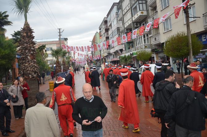 MHP LİDERi DEVLET BAHÇELİ AKHİSARLILAR İLE BULUŞTU